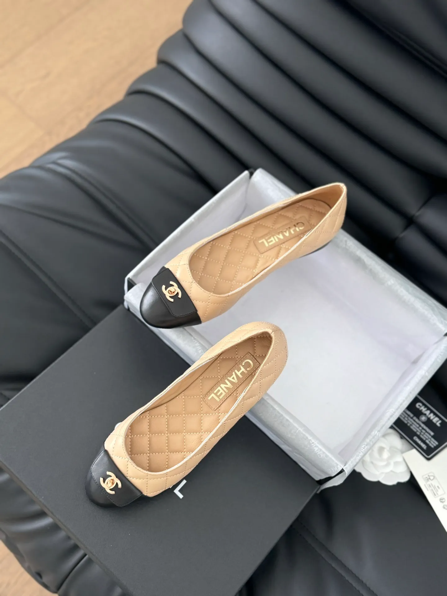👟👟Ex-factory price 540👟👟 Purchasing-grade Chanel 24B new schoolbag buckle ballet shoes, classic diamond pattern, never tire of it😌 Sheepskin lining on the upper, leather outsole, high flat heel Size: 35-39 Other sizes 40/41/42/43 customized
